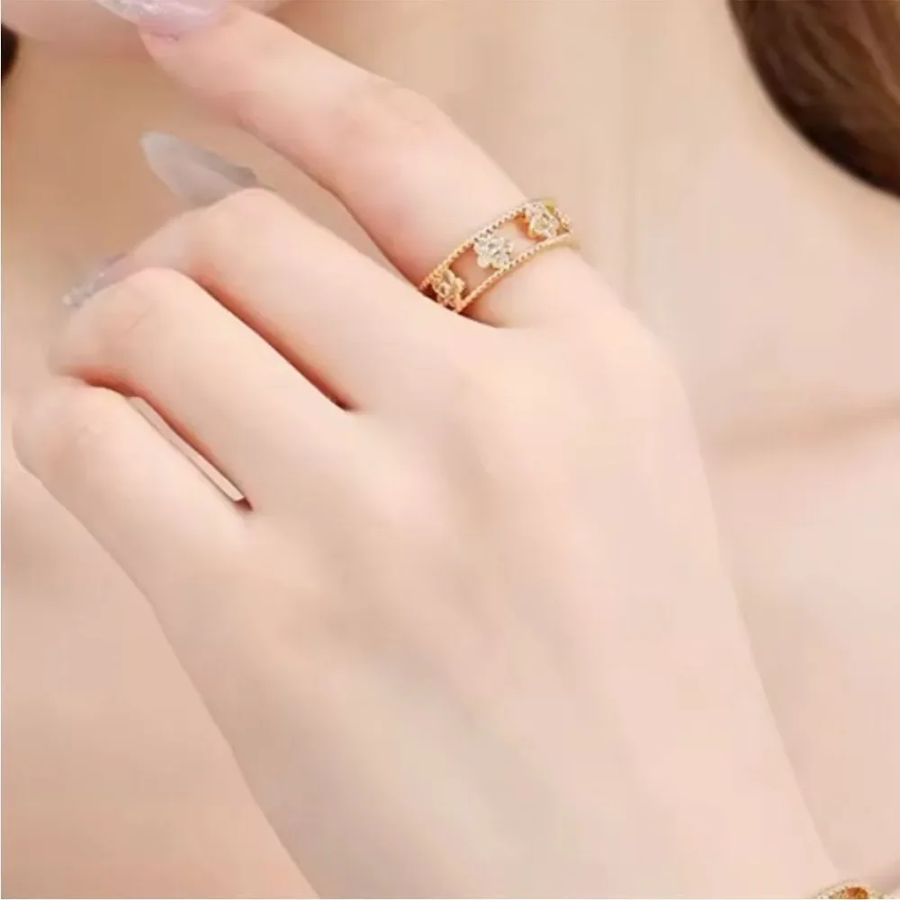 Elegant Gold Flower Ring N1089